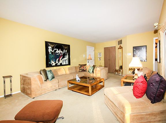 4th image of 208 Glasgow Ln Unit W1