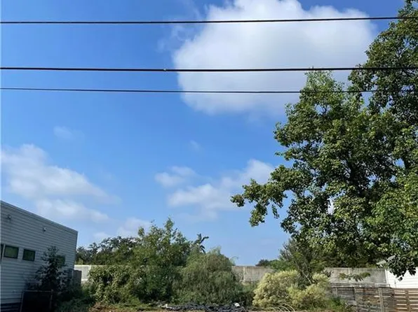 5016 Warrington Dr, New Orleans, LA 70122