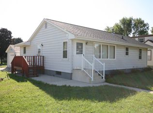 214 Arthur St NW, Cascade, IA 52033