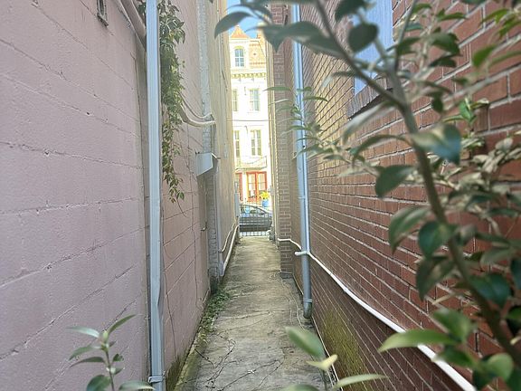 4th image of 59 Broad St