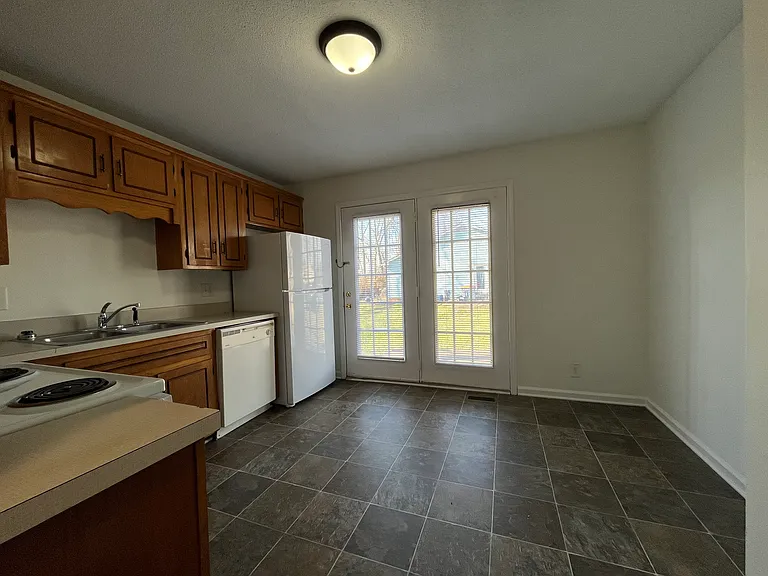 604 Fairfield Dr #A — Photo 7