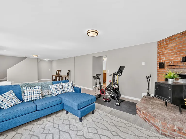 197 Wassuc Rd — Photo 16