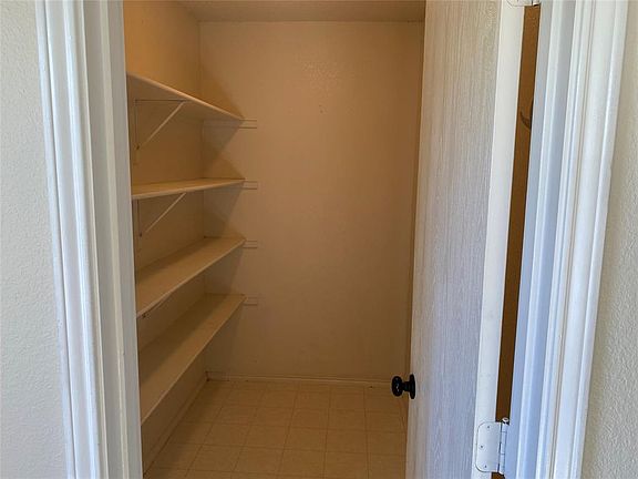 4th image of 2344 White Oak Dr
