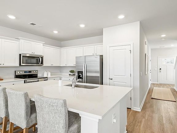 4th image of 122 Cypress Hollow Way