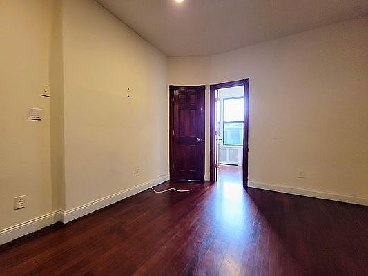 5th image of 256 E 10th St APT 5E