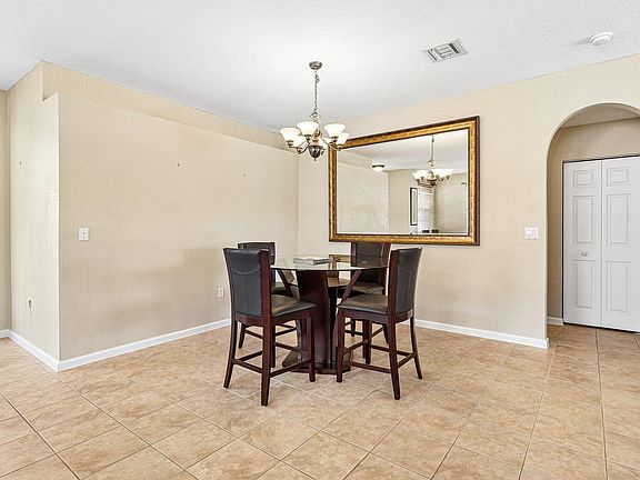 5th image of 2015 Reston Circle