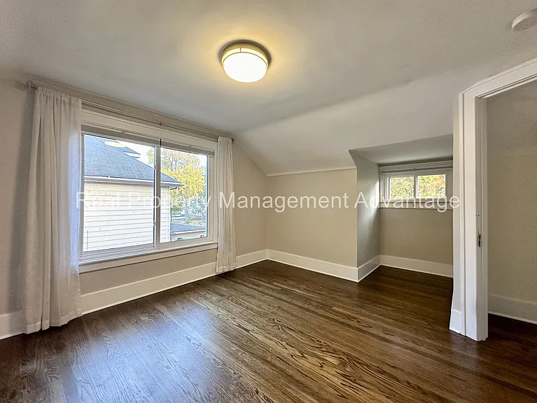 310 W Hazelhurst St — Photo 25