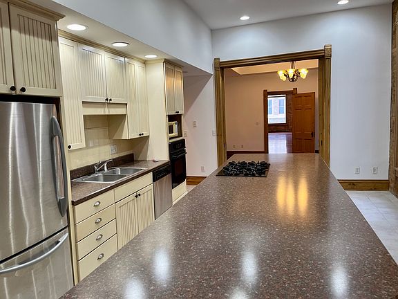 2nd image of 214 W Jefferson St #1/2