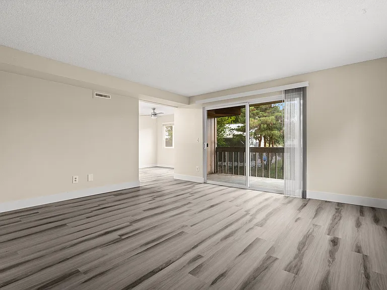 Creekside Apartments — Photo 15