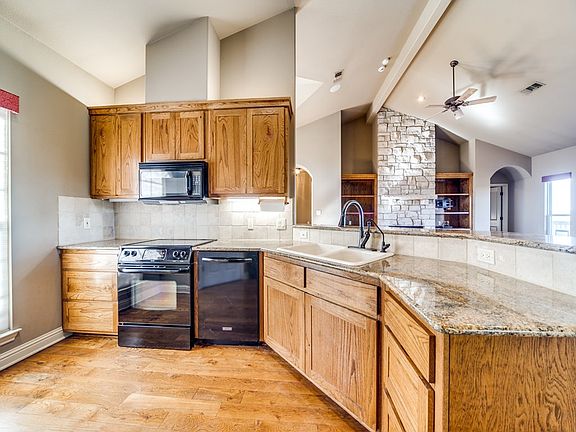 4th image of 2105 Summit Crest Dr