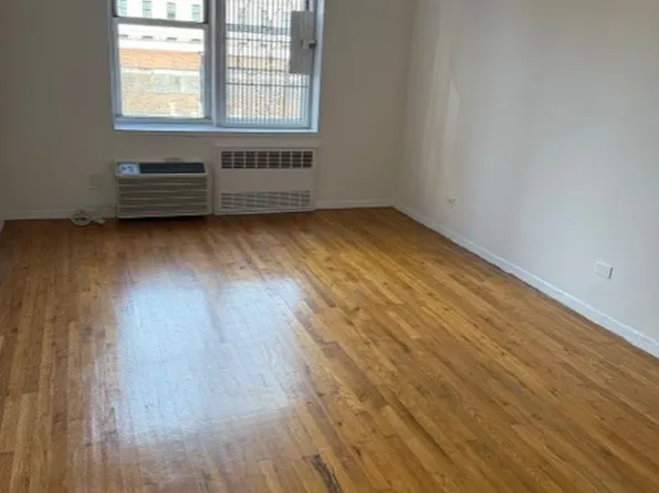 320 West 30th Street image 12 of 17