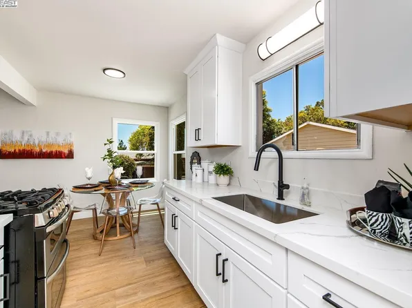 17673 Dorson Ln, Castro Valley, CA 94546