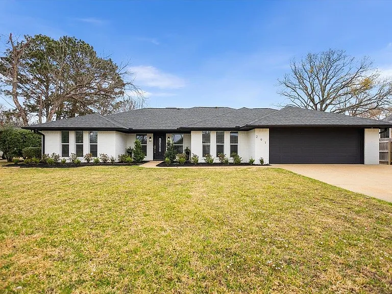 291 N Bay Dr — Photo 1