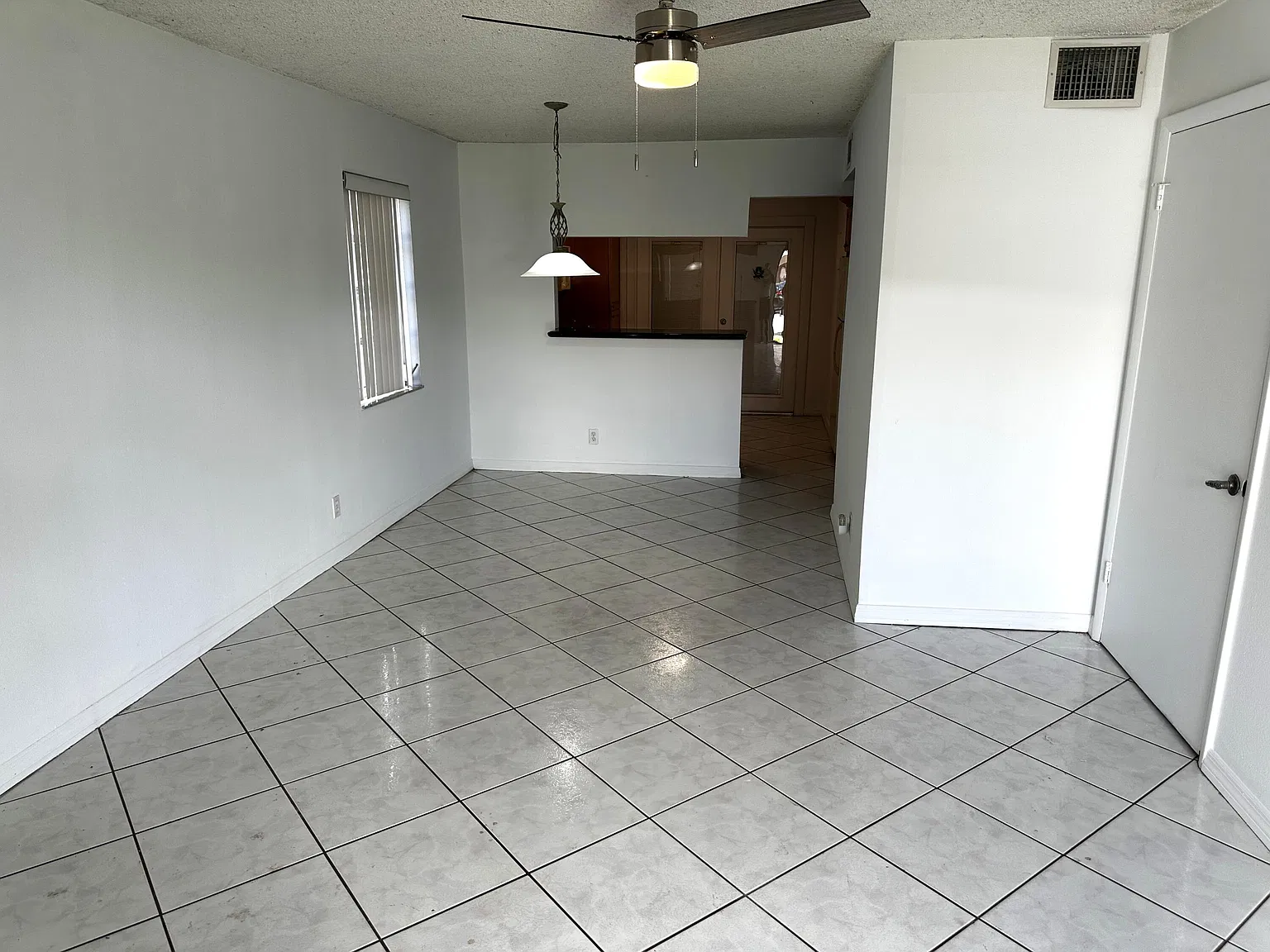 2 bed, 1.5 bath, 1000 sqft, $1,600 — Photo 3