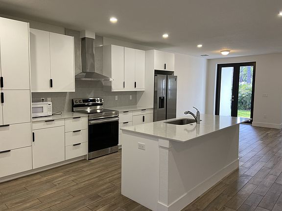 3rd image of 401 Bella Sol Way #1