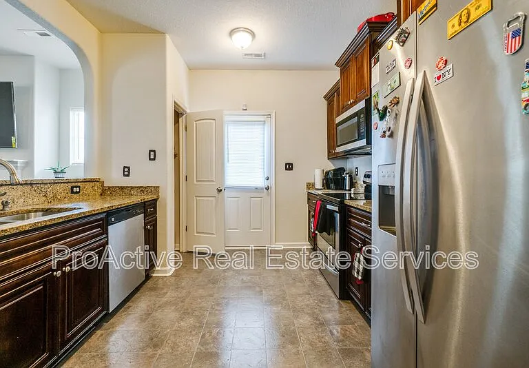 2104 Miller Ave — Photo 11