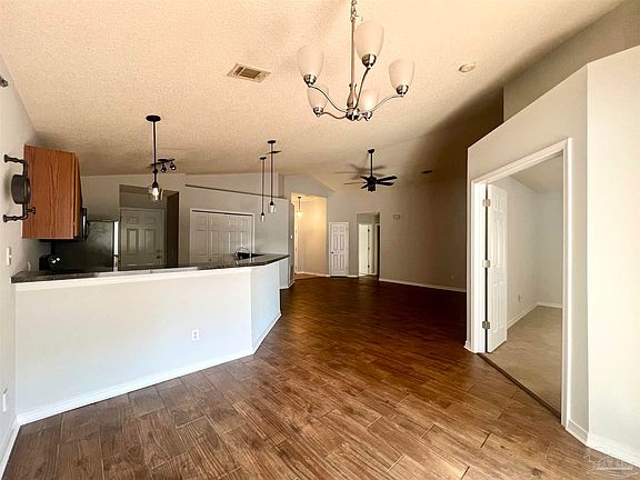 4th image of 1200 Simpson St