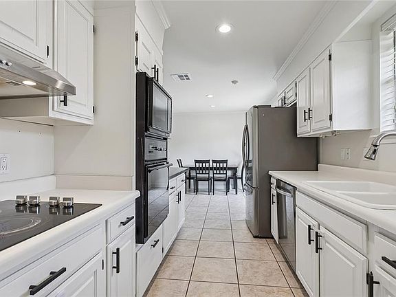 5th image of 2137 Glouster St