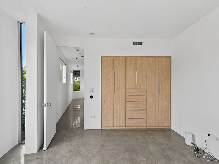 404 Grand Blvd — Photo 47