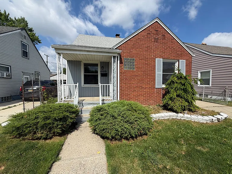 22829 Normandy Ave — Photo 2