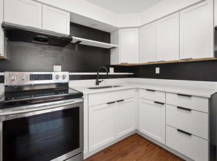 1066 S Cross St APT 3, Sycamore, IL 60178