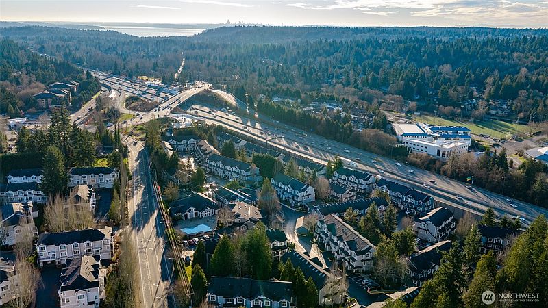 5th image of 16125 Juanita-Woodinville Way NE #805