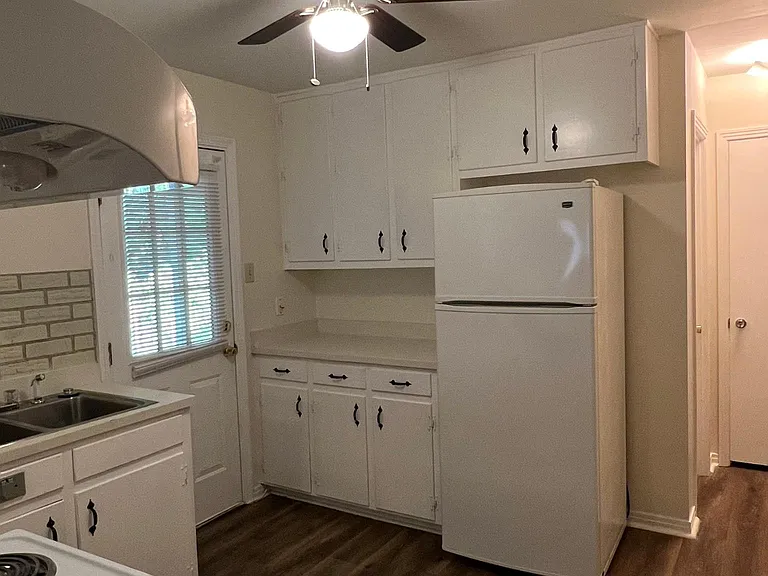 218 Glen Oaks Rd — Photo 10