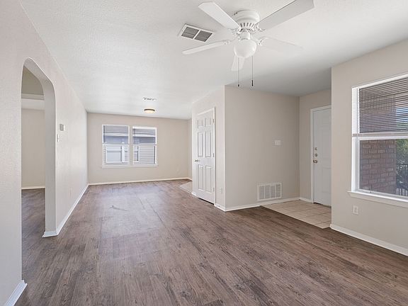5th image of 2214 Katy Ln APT A