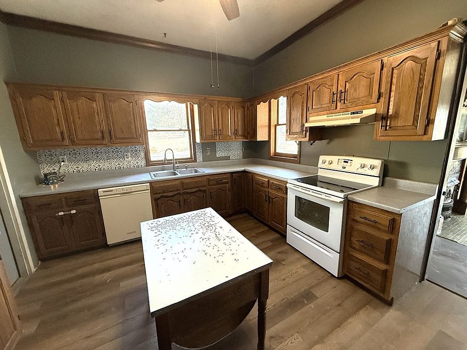 13th image of this home