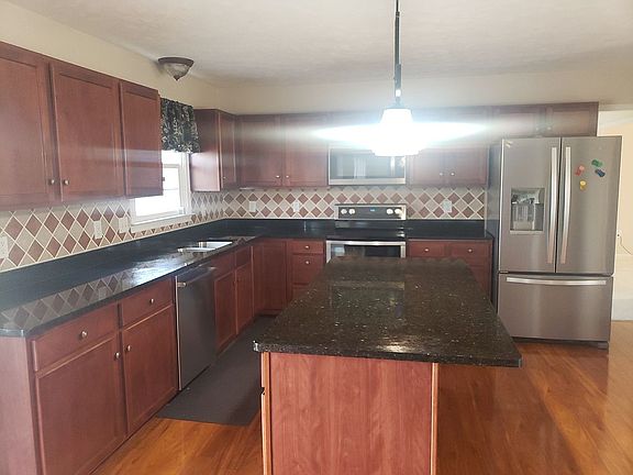 4th image of 2912 Cahill St