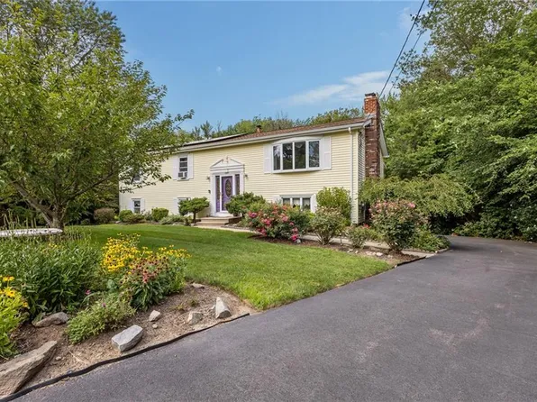 8 Eastward Dr, Lincoln, RI 02865