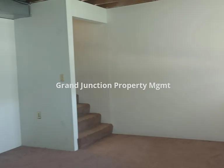 384 E Valley Cir #B — Photo 10