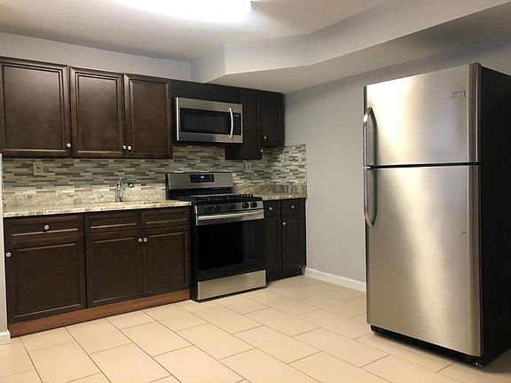 3rd image of 4901 Pine St #13