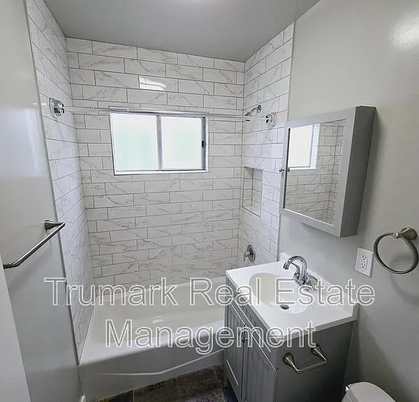 429 W Garfield Ave #C — Photo 8