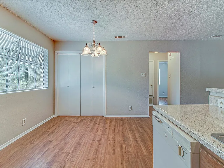 400 Hedgewood Dr #D — Photo 13
