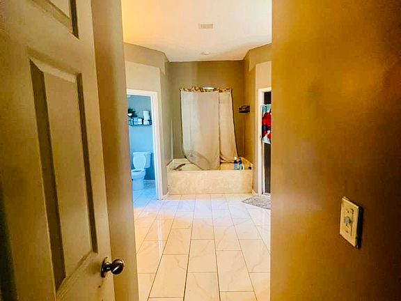 3rd image of 2818 Eagle Preserve Blvd