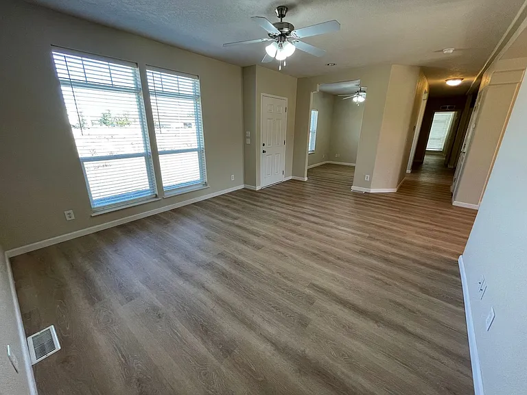 2335 Jacobsen Ln — Photo 3