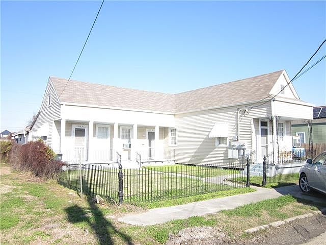 1st image of 2424 Mistletoe St
