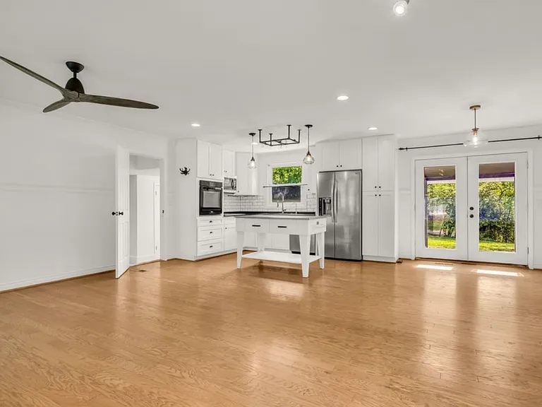 138 Carriage Dr — Photo 7