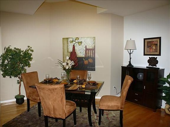 5th image of 102 Hilary Ave