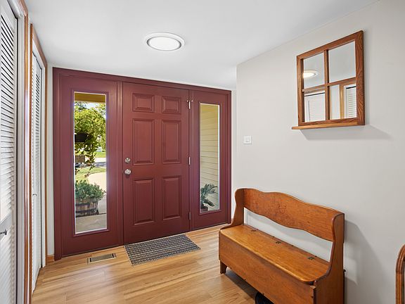 3rd image of 1040 Hermitage Ln