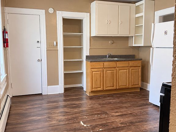 5th image of 167 Pearl St Floor 2