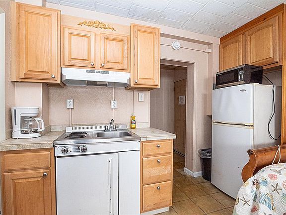 3rd image of 840 Ocean Ave #40