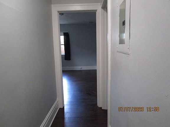 3rd image of 913 1/2 E Market St APT 3