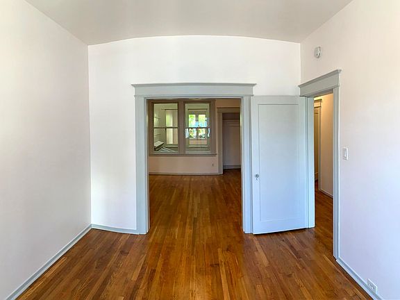 5th image of 1053 Montgomery St #1053
