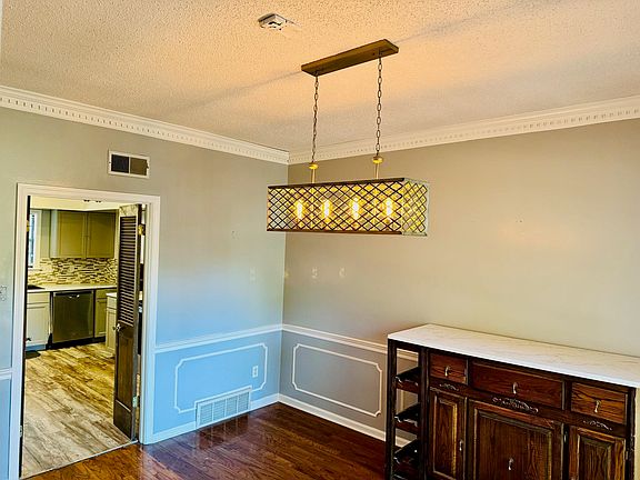 4th image of 8699 Cherry Spring Dr