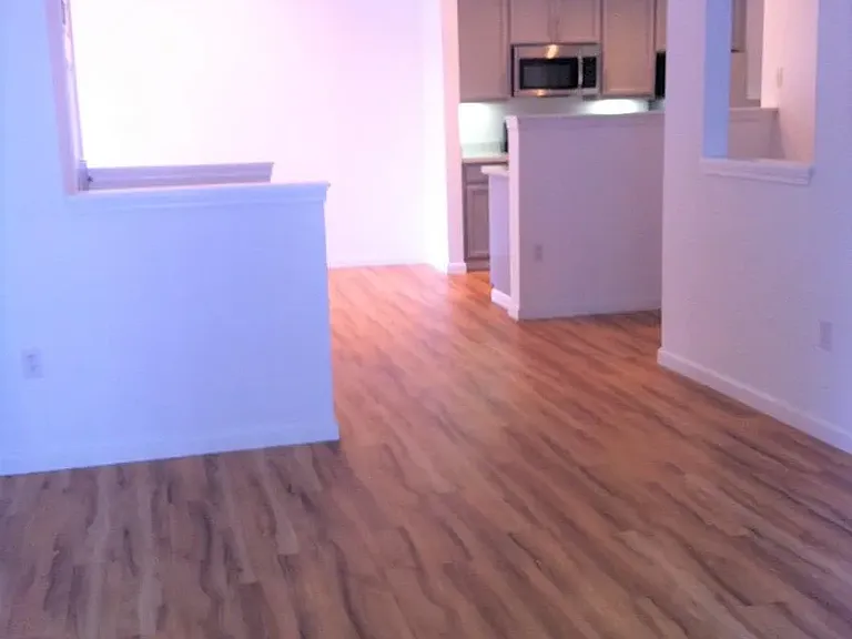 1x1 / 729 sf - LIVING ROOM (view from patio)