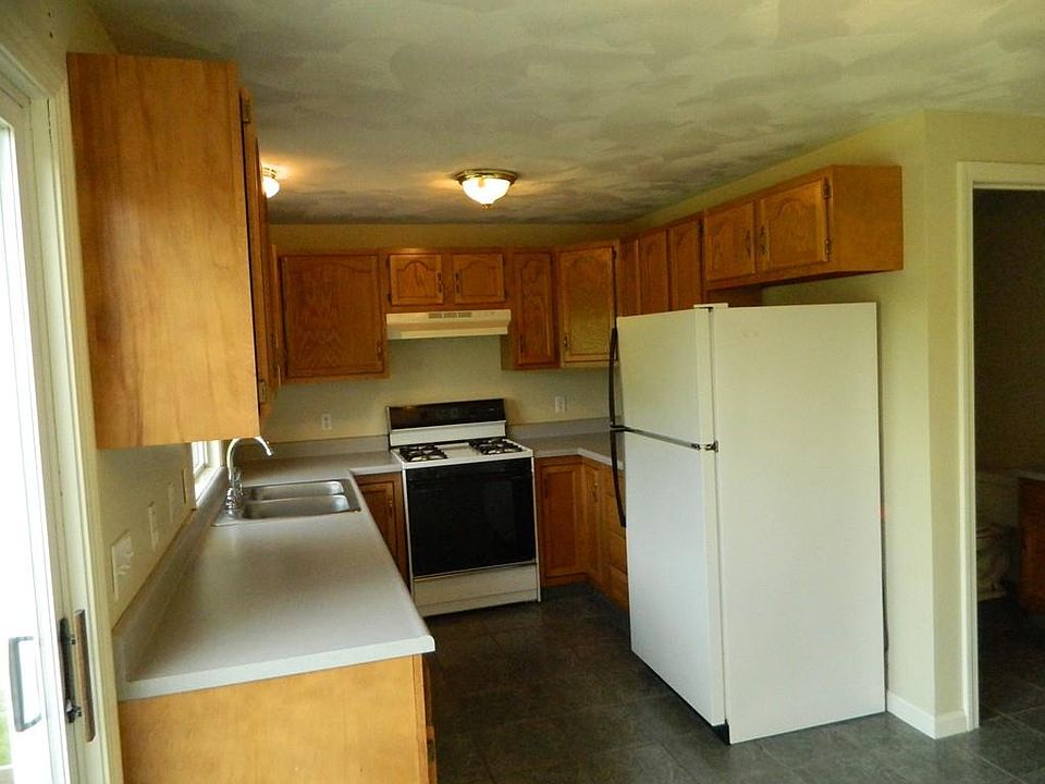 2nd image of 15 Ice Pond Rd #15