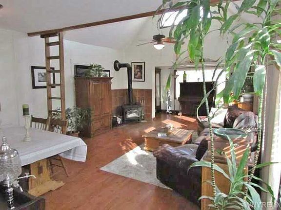 5th image of 160 Hinman Ave