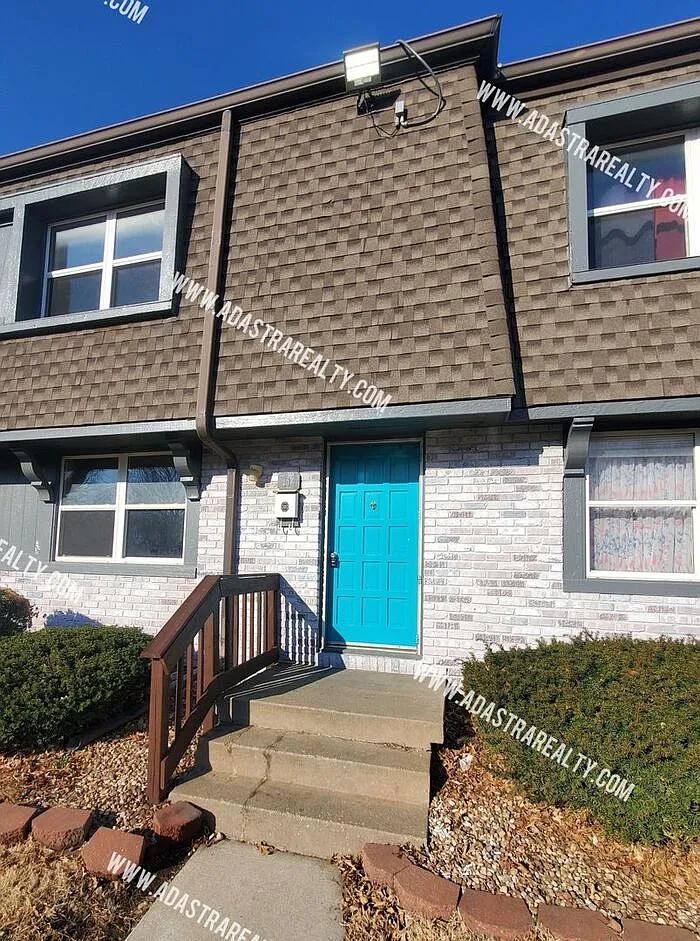 2 bed, 1.5 bath, $1,250 — Photo 1